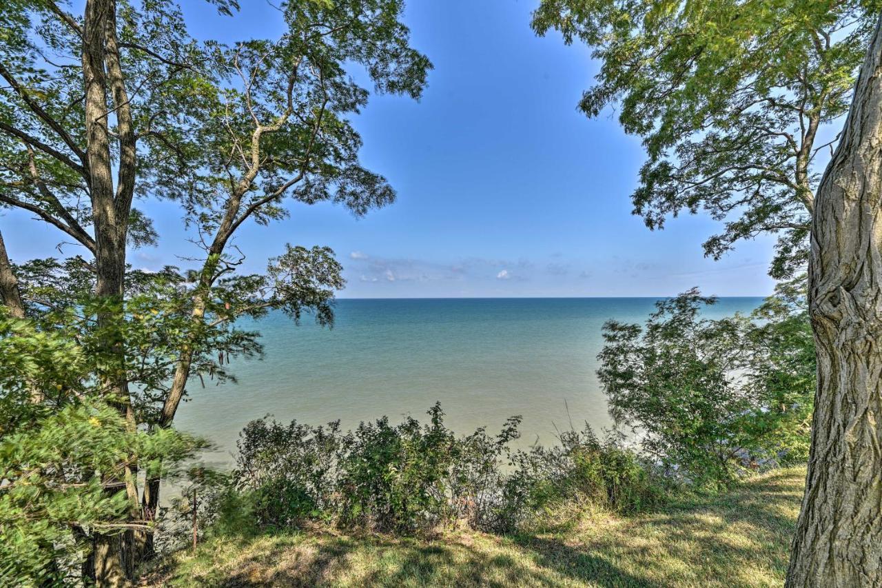 Lake-View Home Deck, Grill And Fire Pit In Brocton Exterior foto