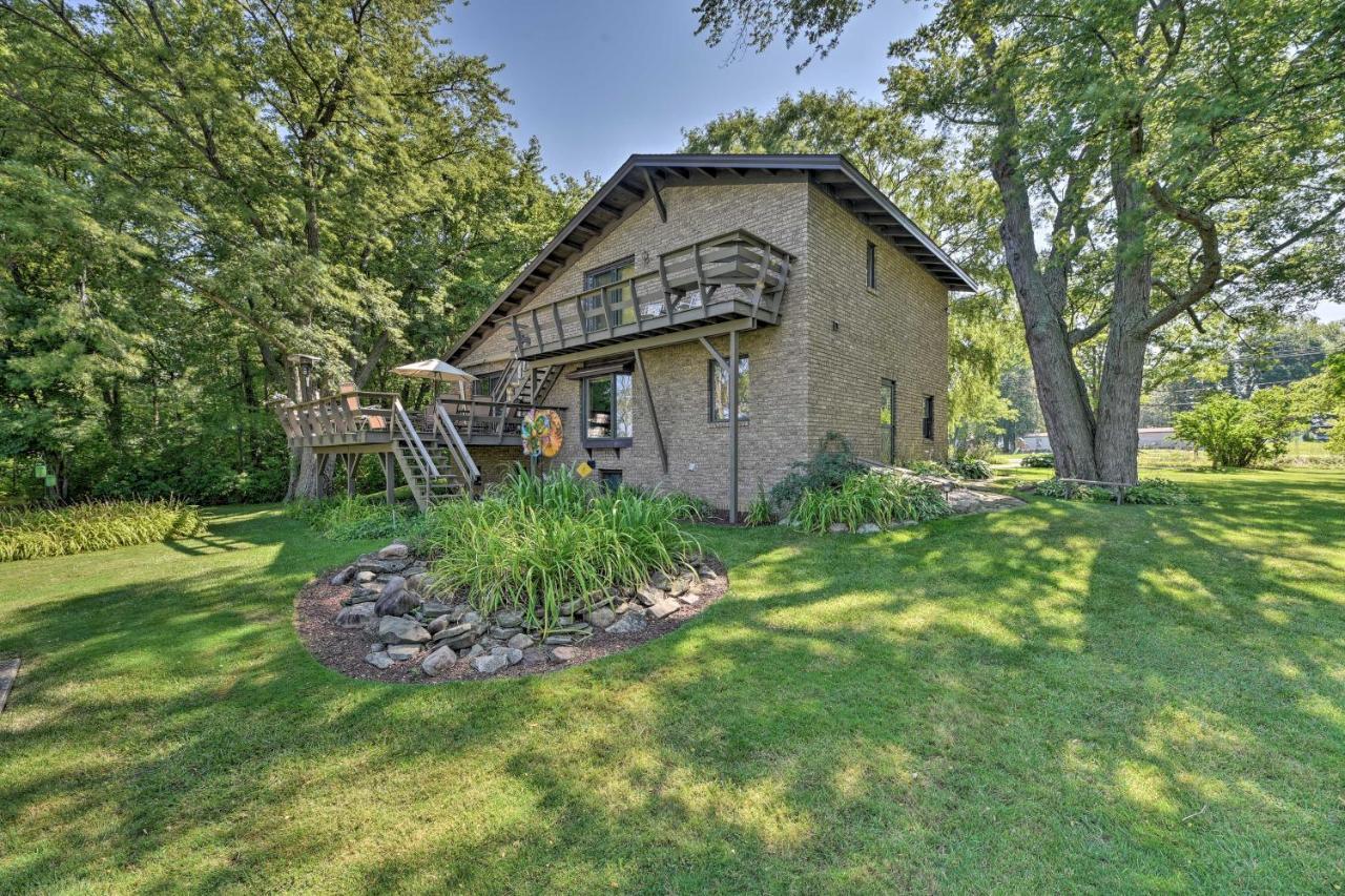 Lake-View Home Deck, Grill And Fire Pit In Brocton Exterior foto