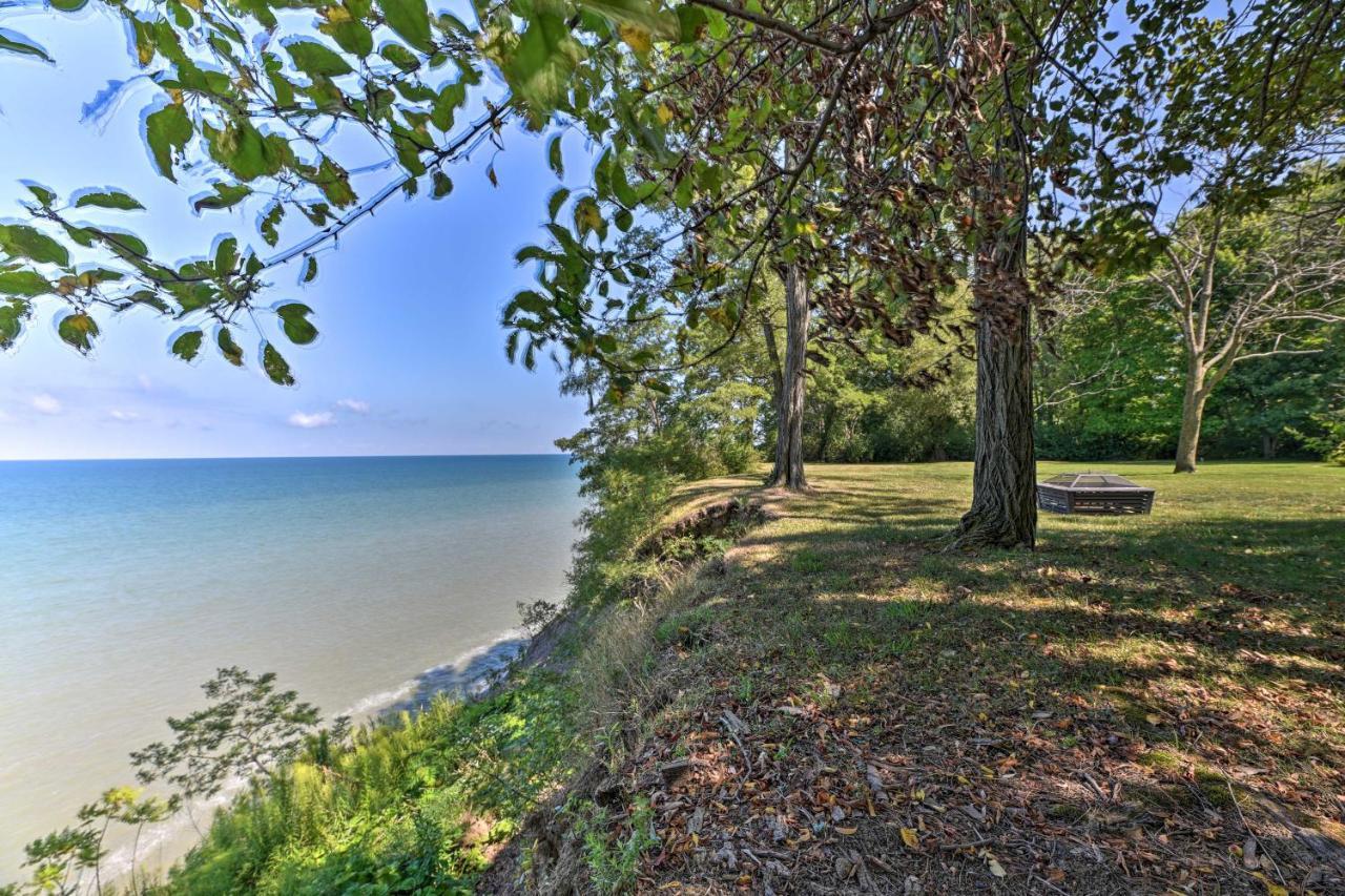 Lake-View Home Deck, Grill And Fire Pit In Brocton Exterior foto