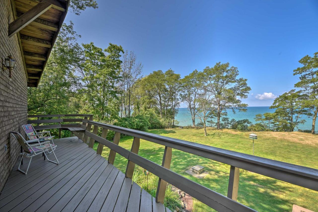 Lake-View Home Deck, Grill And Fire Pit In Brocton Exterior foto