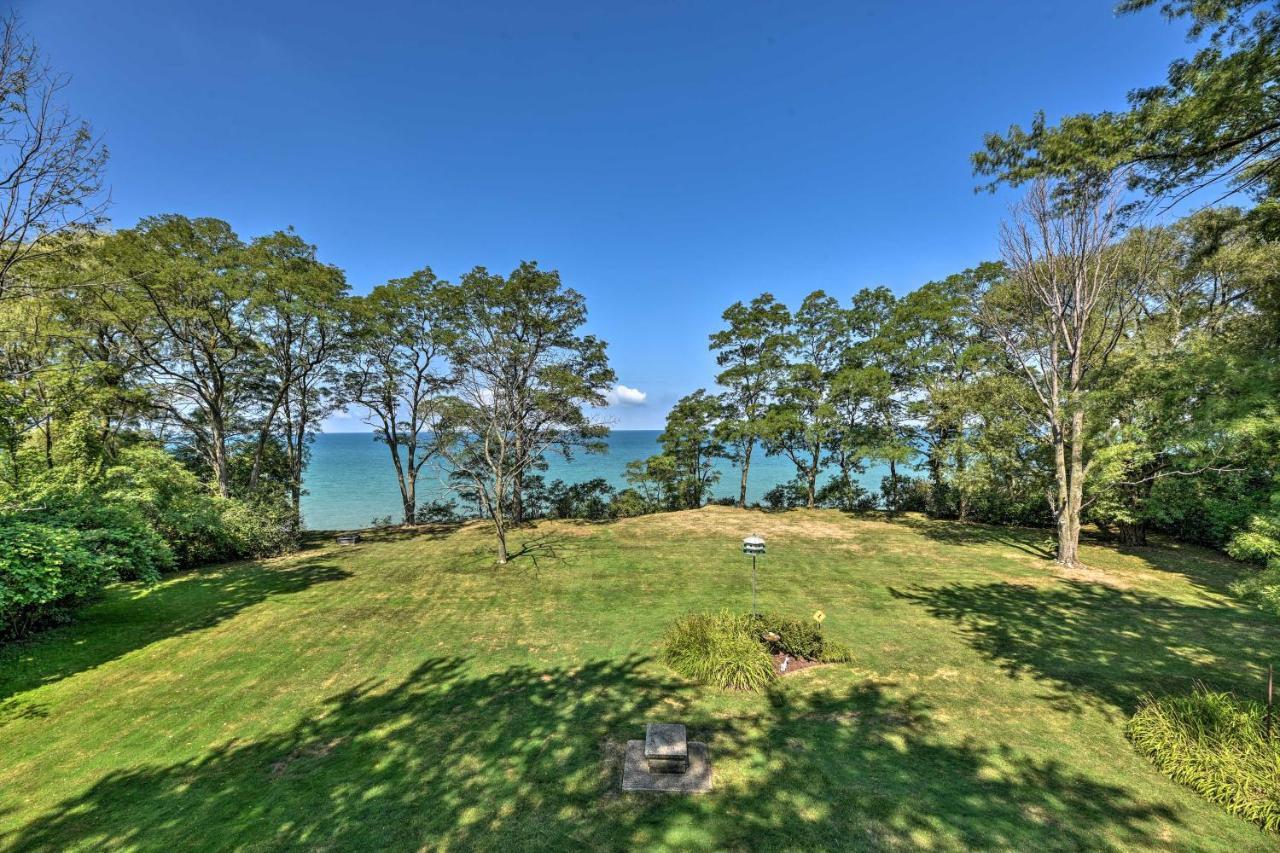 Lake-View Home Deck, Grill And Fire Pit In Brocton Exterior foto