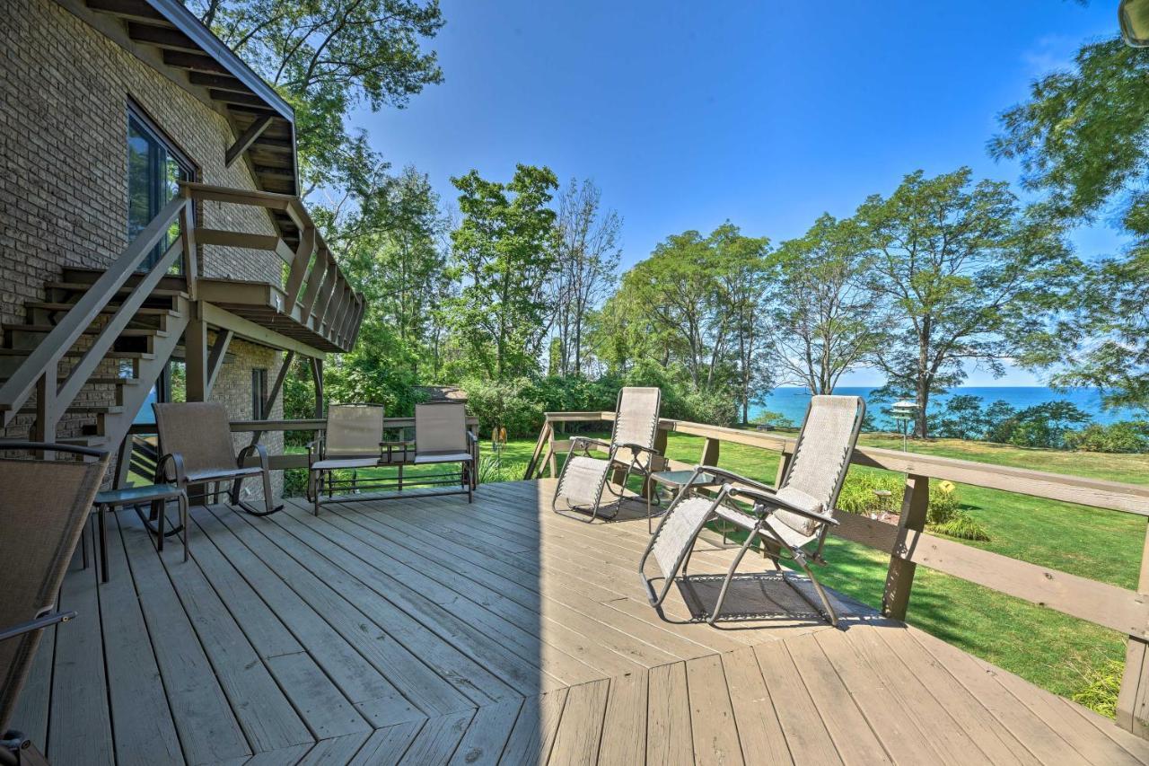 Lake-View Home Deck, Grill And Fire Pit In Brocton Exterior foto