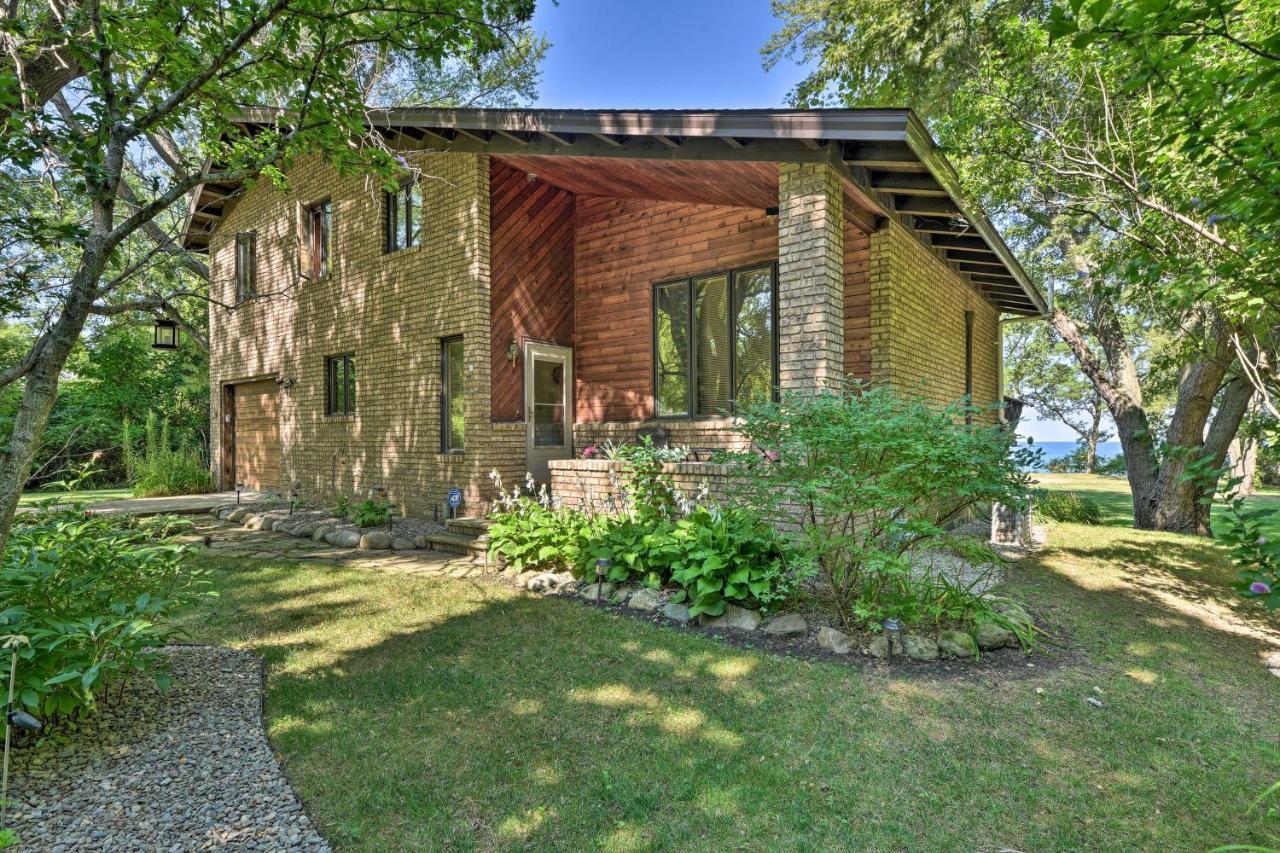 Lake-View Home Deck, Grill And Fire Pit In Brocton Exterior foto