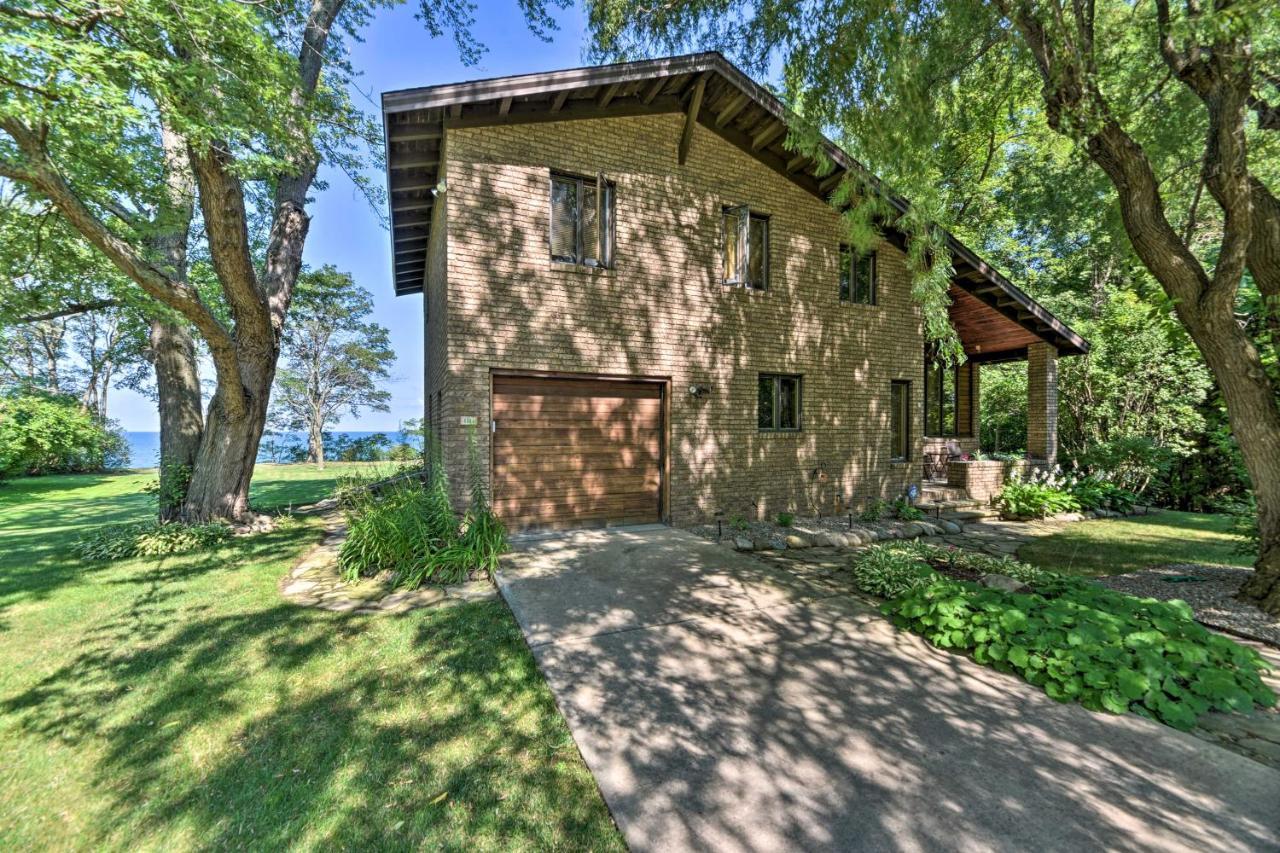 Lake-View Home Deck, Grill And Fire Pit In Brocton Exterior foto