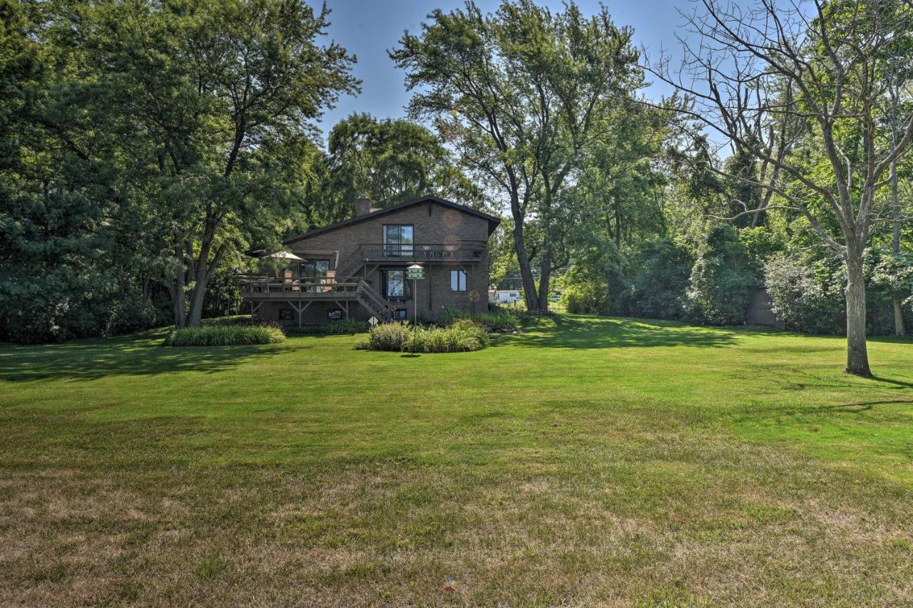 Lake-View Home Deck, Grill And Fire Pit In Brocton Exterior foto
