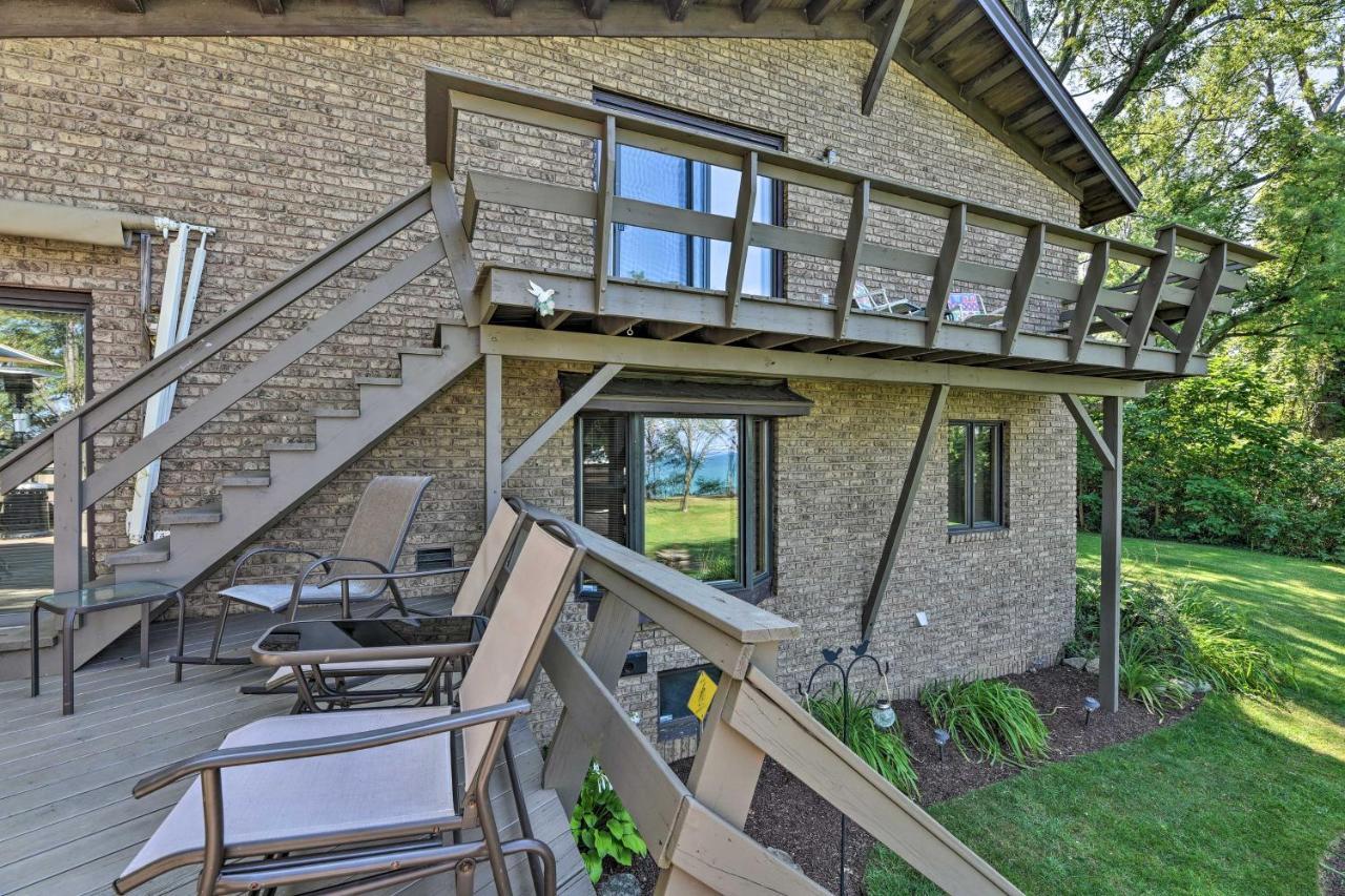 Lake-View Home Deck, Grill And Fire Pit In Brocton Exterior foto
